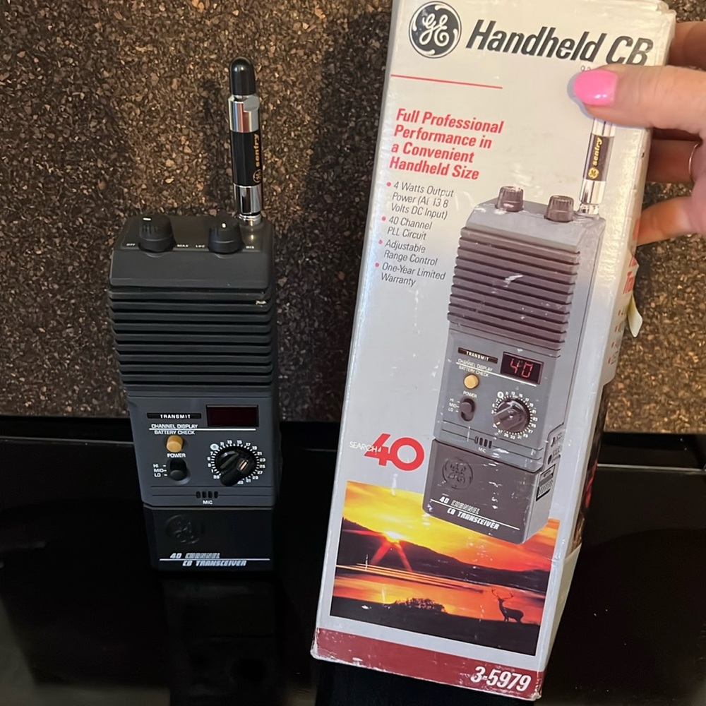 GE Handheld CB radio, 3-5979